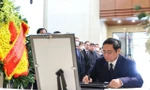 Thủ tướng Phạm Minh Chính ghi sổ tang tưởng niệm cựu Thủ tướng Nhật Bản Abe Shinzo