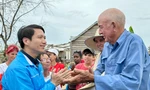 Đoàn đại biểu thanh niên Việt Nam thăm, tặng quà địa phương của Cuba bị ảnh hưởng bão