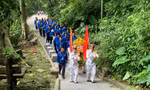 Đại biểu Đại hội Đoàn tỉnh Phú Thọ dâng hương báo công Đền Hùng