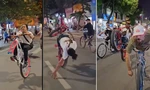 Nhóm người nước ngoài đi xe đạp bốc đầu, đánh võng trên đường phố Hà Nội