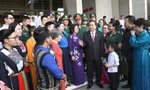 Pengerusi Perhimpunan Kebangsaan Tran Thanh Man bertemu dengan kumpulan dan individu yang menerima anugerah Vu A Dinh
