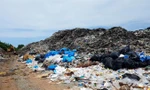 Một số bãi rác “khủng” trên đảo Phú Quốc vẫn chưa được xử lí.