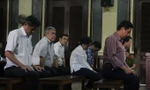 Các bị cáo tại phiên tòa ngày 21/8. Ảnh: Tân Châu.