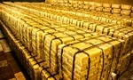 Giá vàng thế giới 'đu đỉnh' trước biến động chính trị