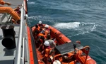 Cứu sống 10 thuyền viên trên tàu chở than bị chìm 
