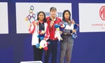 Với 6 HCV, 2 HCB giành được tại SEA Games 30, Ánh Viên (giữa) là VÐV được thưởng cao nhất theo quy định của nhà nước. Ảnh: H.M ​
