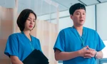 Hospital Playlist 2: Thuyền "Gấu ù lì" có tia hi vọng, Ik Sun khóc ngất khi thấy Jun Wan