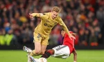 HLV Ten Hag: 'Fred thi đấu giống con muỗi xung quanh De Jong' 