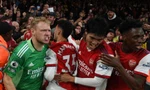Arsenal 'thoát chết' phút bù giờ trong ngày tái ngộ huyền thoại đội bóng