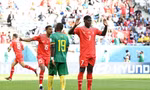Vì sao tiền đạo Thụy Sĩ không ăn mừng sau khi sút tung lưới Cameroon? 