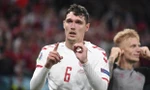 Andreas Christensen làm thành biểu tượng số 10 - số áo của Christian Eriksen sau khi ghi bàn nâng tỉ số lên 3-1.