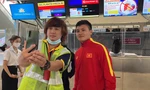 ĐT Việt Nam được CĐV vây kín tại sân bay Thái Lan sau thất bại ở AFF Cup 2022 