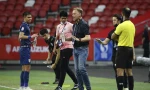Vì sao HLV Thái Lan chỉ mặc một bộ quần áo trong suốt AFF Cup 2020?