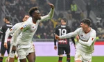 6 phút ghi 2 bàn, Roma cầm chân Milan trong ngày Mourinho vắng mặt 