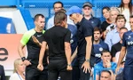 Suýt đánh nhau, HLV Tuchel đổ lỗi cho Conte: Hắn không nhìn vào mắt tôi! 