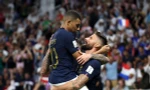 Cái ôm tình cảm của Mbappe và sự thừa nhận mà Giroud xứng đáng có 