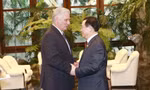 Chủ tịch Quốc hội Vương Đình Huệ hội kiến Chủ tịch nước Cộng hòa Cuba Miguel Díaz-Canel. (Ảnh: Doãn Tấn/TTXVN)