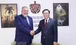 Chủ tịch Quốc hội Vương Đình Huệ hội kiến Thủ tướng Cộng hòa Cuba Manuel Marrero Cruz. (Ảnh: Doãn Tấn/TTXVN)