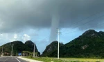 Vòi rồng cao hàng trăm mét xuất hiện ở Cát Bà 