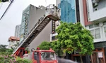 Cảnh sát giải cứu 5 người mắc kẹt trong vụ hỏa hoạn tại Hải Phòng sáng 3/4.