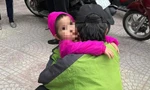 Bé L. được đưa về với người thân tại phường Hành Kênh (Lê Chân, Hải Phòng). Ảnh: TT