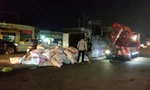 TPHCM: Xe tải chở gạo lật ngang trên quốc lộ 1 sau tai nạn liên hoàn
