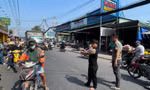 Người phụ nữ giằng co lấy lại điện thoại gây xôn xao dư luận