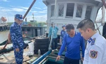 Cảnh sát biển tạm giữ tàu chở 50.000 lít dầu DO không rõ nguồn gốc 