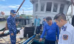 Cảnh sát biển tạm giữ tàu chở 50.000 lít dầu DO không rõ nguồn gốc 