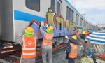Tẩy rửa hình vẽ bậy trên tàu metro số 1 TPHCM