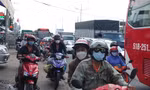 Bắt đầu kỳ nghỉ Lễ, giao thông cửa ngõ TPHCM 'căng thẳng'