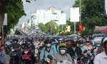 Ngày đầu sau lễ 2/9: Người dân ‘mướt mồ hôi’ vào trung tâm TPHCM