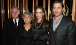 Cha mẹ Brad Pitt không được gặp các cháu