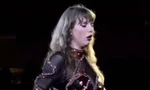 Biểu hiện bất thường của Taylor Swift