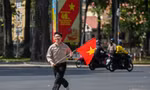 TP.HCM rực rỡ cờ đỏ sao vàng trong ngày 30/4