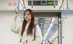 Metro Bến Thành - Suối Tiên rầm rập chạy thử, thiếu nữ hào hứng check-in
