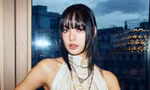 Lisa (BlackPink) khoe nhà, siêu xe