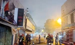 Cứu cặp vợ chồng lớn tuổi trong vụ cháy tiệm thuốc tây ở TPHCM 