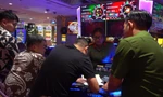 Công an TPHCM đột kích sới bạc trong khách sạn