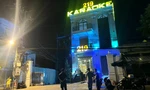 Nhân viên quán karaoke bị khách hát đâm tử vong 