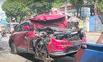 Tai nạn liên hoàn ở Hóc Môn, ô tô con bị 2 xe tải kẹp biến dạng