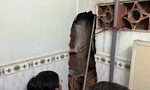 Nam thanh niên kẹt giữa 2 bức tường nhà dân ở TPHCM 