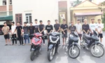 Tìm đối thủ hỗn chiến, nhóm thanh thiếu niên đánh luôn người đi đường