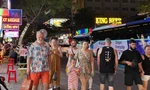 Phố 'Tây' Nha Trang sôi động trở lại nhờ khách Nga