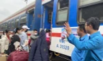 Hàng nghìn công nhân được đi tàu hỏa miễn phí về quê ăn Tết