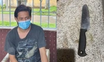 Dùng dao chém công an khi bị phát hiện trèo rào vào nhà bạn gái trong khu phong toả