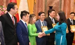 Phó Chủ tịch nước nói với nhà khoa học trẻ nhận Giải thưởng Khuê Văn Các: Cần nghĩ lớn hơn