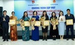 Trao Kỷ niệm chương Vì thế hệ trẻ cho cán bộ, lãnh đạo ngành Giáo dục