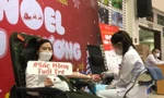 Nữ chiến sĩ công an hiến máu tại chương trình "Sắc hồng tuổi trẻ"