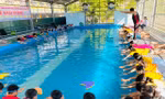 Đoàn viên, thanh niên đến từng nhà hỗ trợ thiếu nhi kỹ năng phòng, chống đuối nước